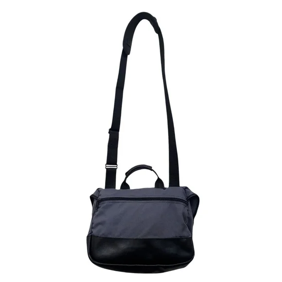 Vintage LL Bean Blue Leather Canvas Fishing Messenger Buckle Bag Leather Tag - Picture 4 of 16